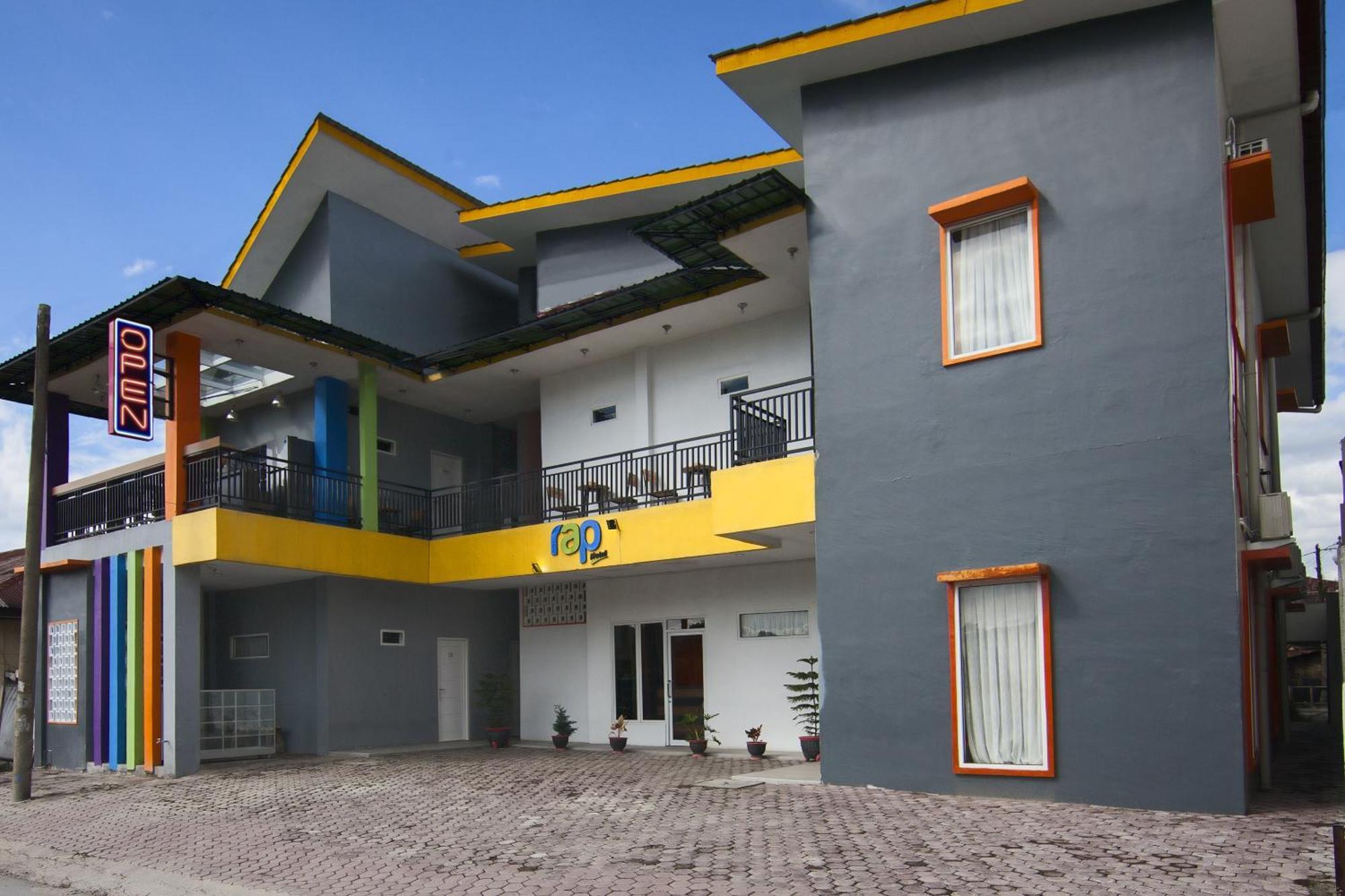 Vaccinated Staff - OYO 1095 RAP Hotel Balige Exterior foto